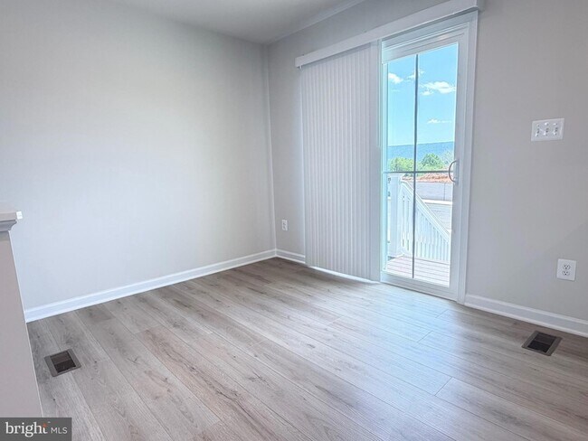 Building Photo - 785 Hisey Ave