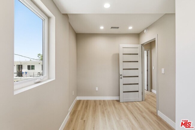 Building Photo - 225 N Burlington Ave