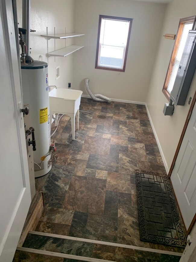 Building Photo - 1/2 PRICE RENT THE FIRST MONTH! Spacious 3 Bedroom, 2 Bathroom Home near Aquaventure Water Park, ...