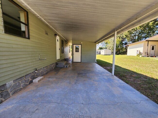 Building Photo - 2 Bedroom 2 Bathroom W/ Storage in family friendly neighborhood!