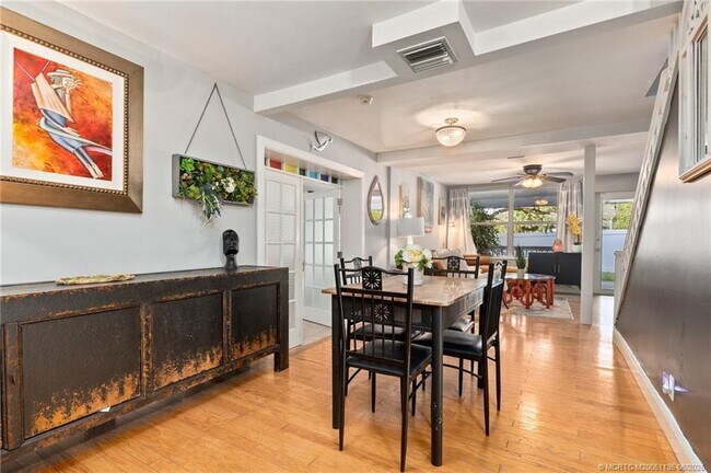 Building Photo - 508 SE Balboa Ave
