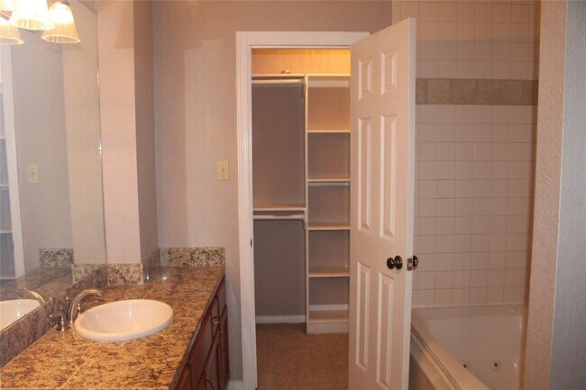 Building Photo - 2211 S Kirkwood Rd