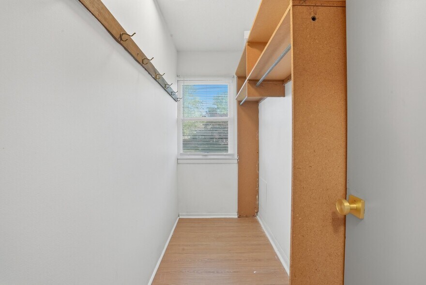 Building Photo - 2132 Belmont Rd