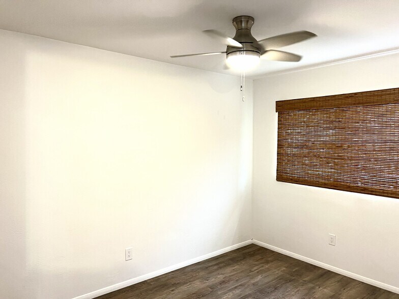 Building Photo - 4463 Mentone St