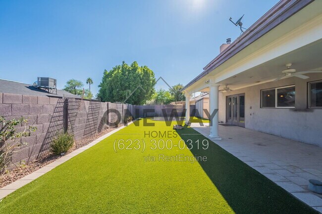 Building Photo - 1325 W Lobo Ave