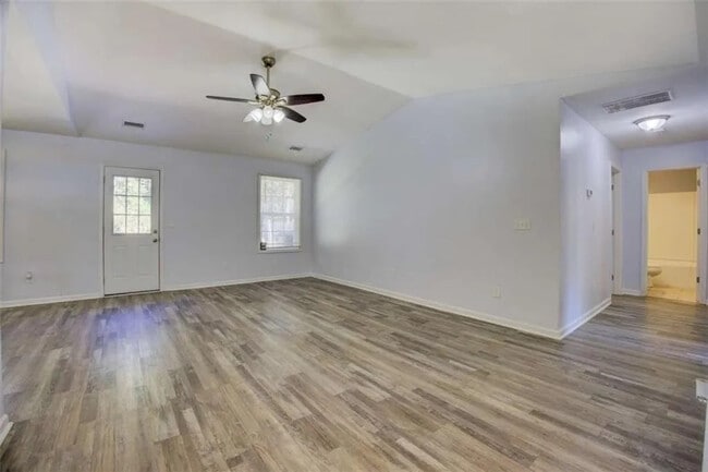 Building Photo - Room in House on Navajo Trail