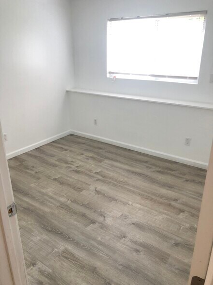 Building Photo - 305 Fletcher St