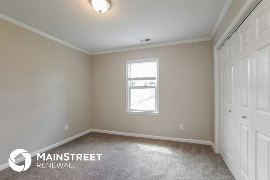 Building Photo - 9013 English Saddle Ln
