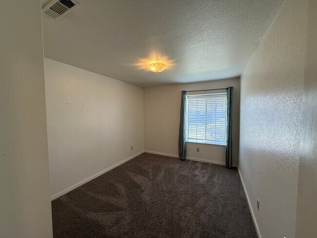 Building Photo - Moonstar &amp; Temescal Duplex