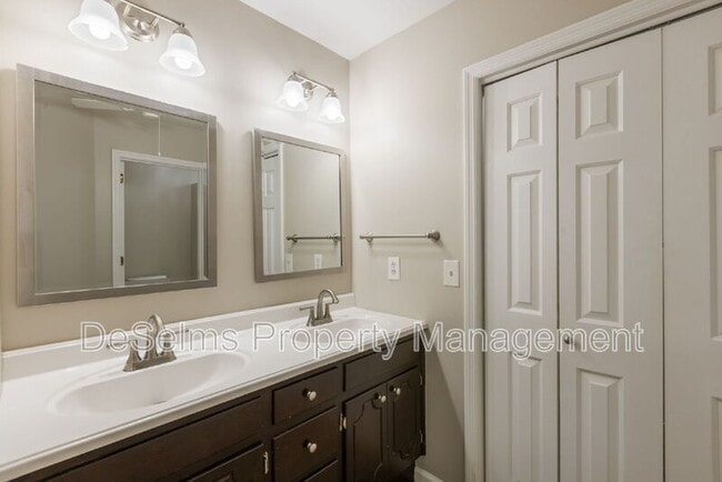 Building Photo - 5120 English Village Dr