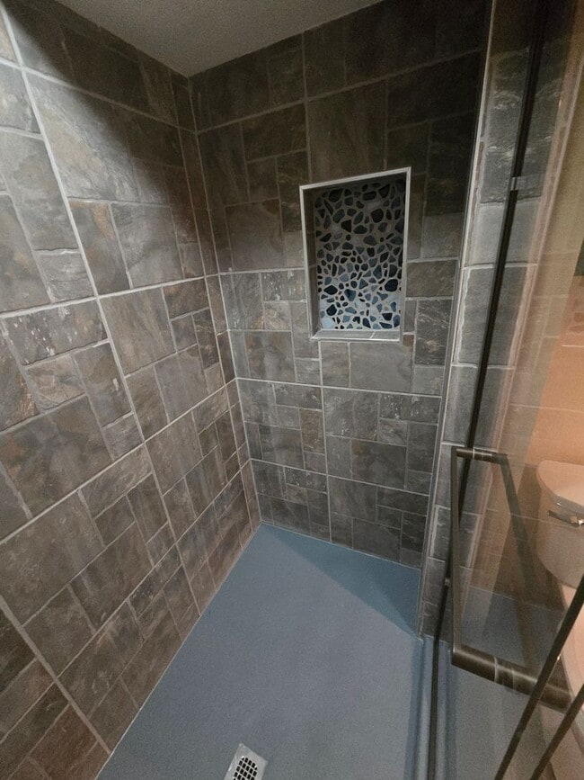 Building Photo - 229 Crestwood Ct