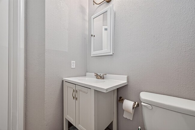 Building Photo - 18402 Willow Moss Dr