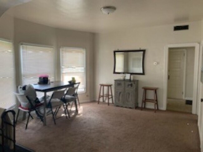 Building Photo - 930-936 Chestnut St