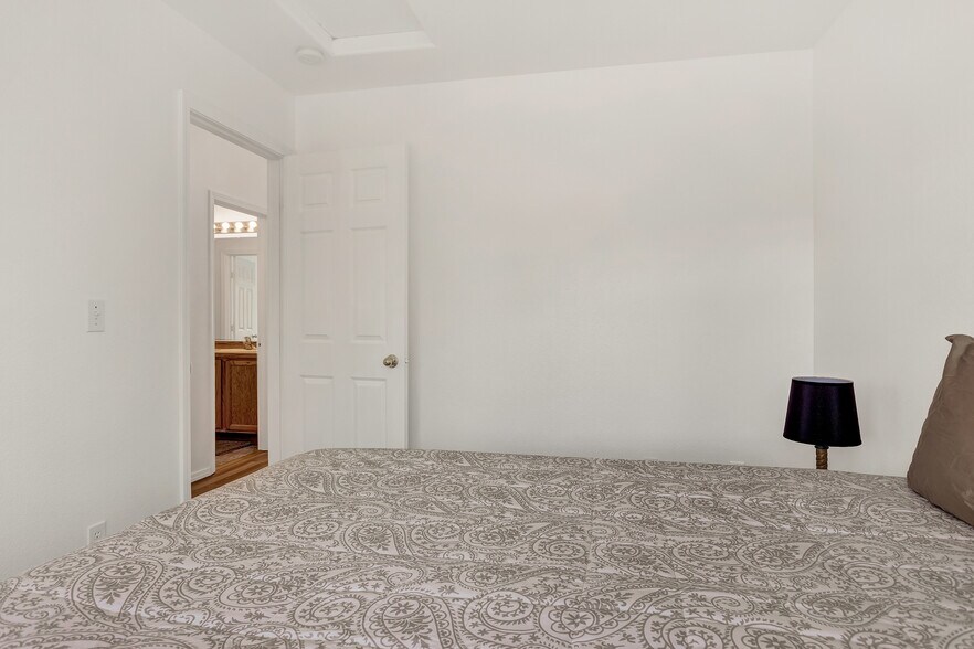 Building Photo - 1006 San Fernando St