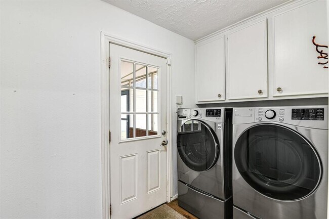Building Photo - 14919 Parkville Dr