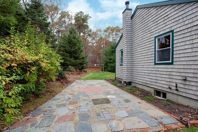 Building Photo - 46 Brush Hill Cir