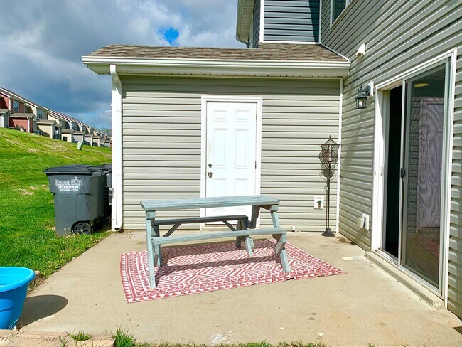 Building Photo - 364 Sam Houston Cir