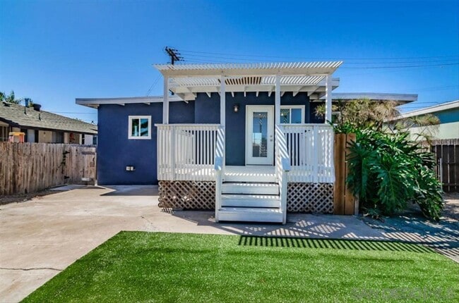 Building Photo - Remodeled 3 bedroom 2 bath.  Fenced yard. Outdoor shower, deck ,attached garage. Near beaches.