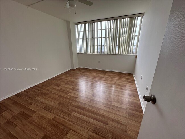 Building Photo - 1351 NE Miami Gardens Dr