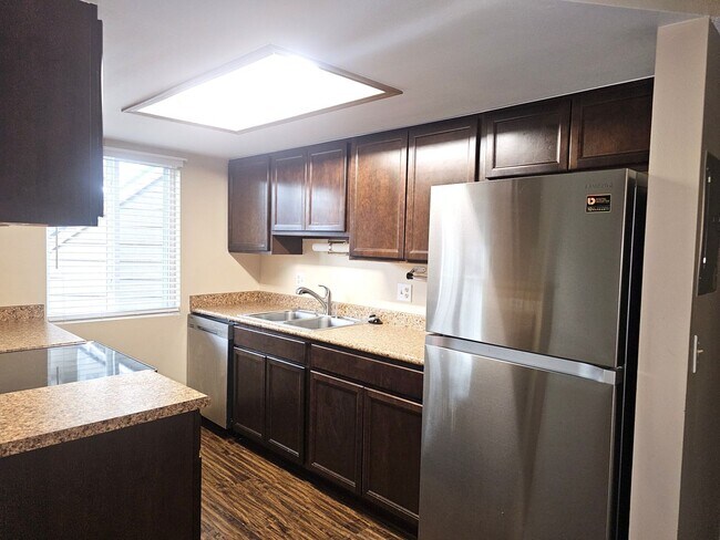 Building Photo - Beautiful 1 Bedroom Condo Near the Mountains