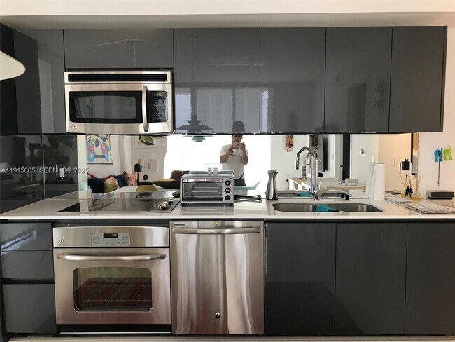 Building Photo - 31 SE 6th St