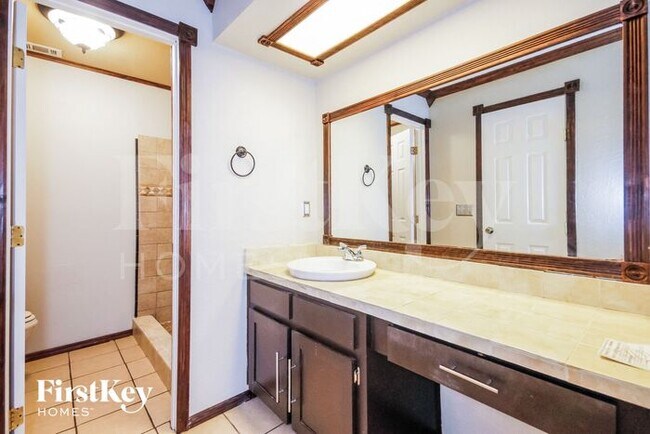 Building Photo - 1595 Sailpoint Dr