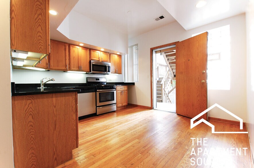 Building Photo - 2722 N Kimball Ave