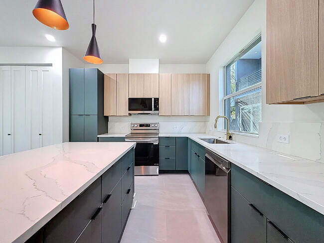 Building Photo - 340 14th St N