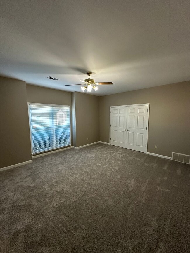 Building Photo - Elegant 4 BR w/POOL MAINTENANCE INCLUDED near Cherokee Valley Golf Club