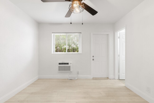 Building Photo - 1125 SW 15th Ave