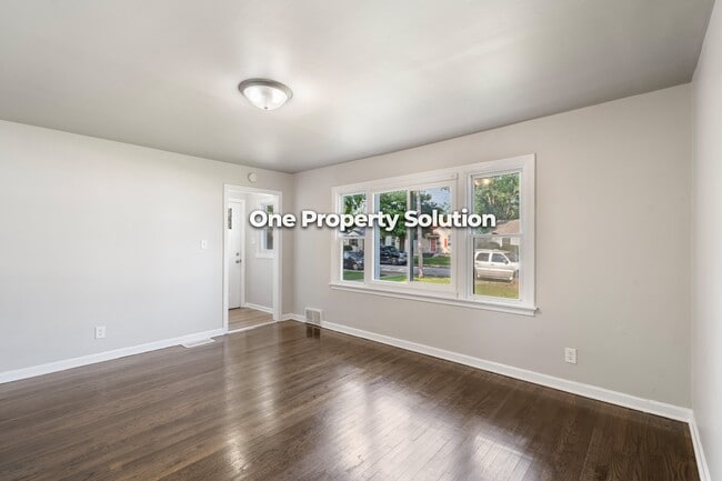 Building Photo - 5043 Washington St