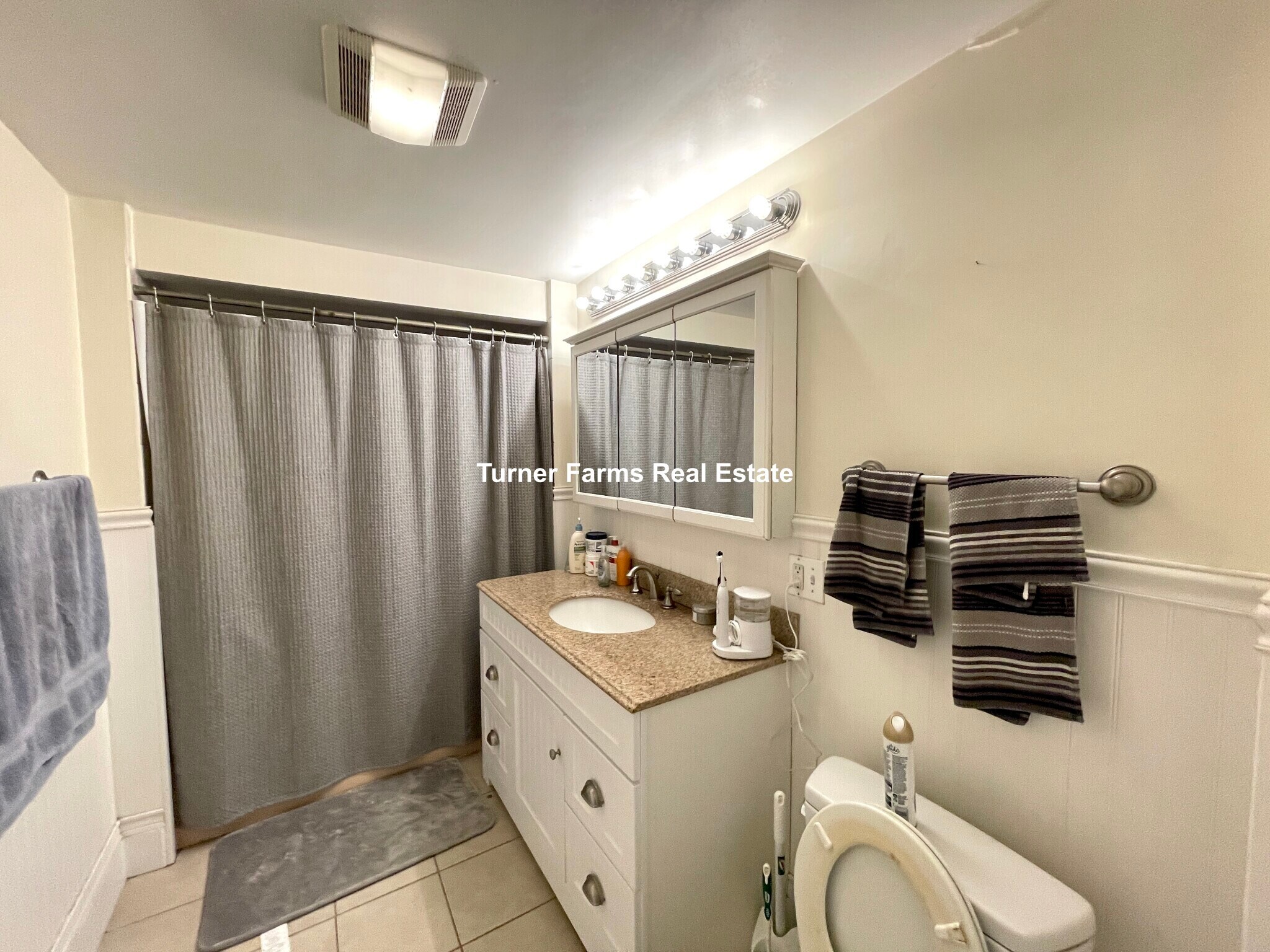 Building Photo - 10 Evergreen Ave