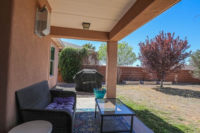 Building Photo - Beautiful 4 Bedroom/2 Bath Home