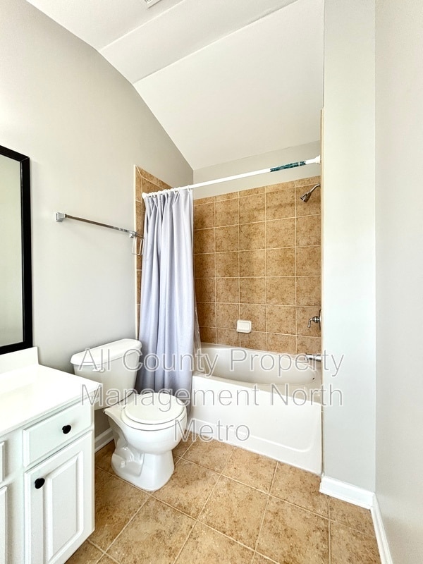 Building Photo - 1033 Thornborough Dr