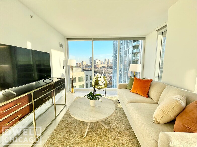 Primary Photo - 2337 N Lincoln Ave