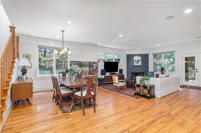 Building Photo - 623 Ansley St