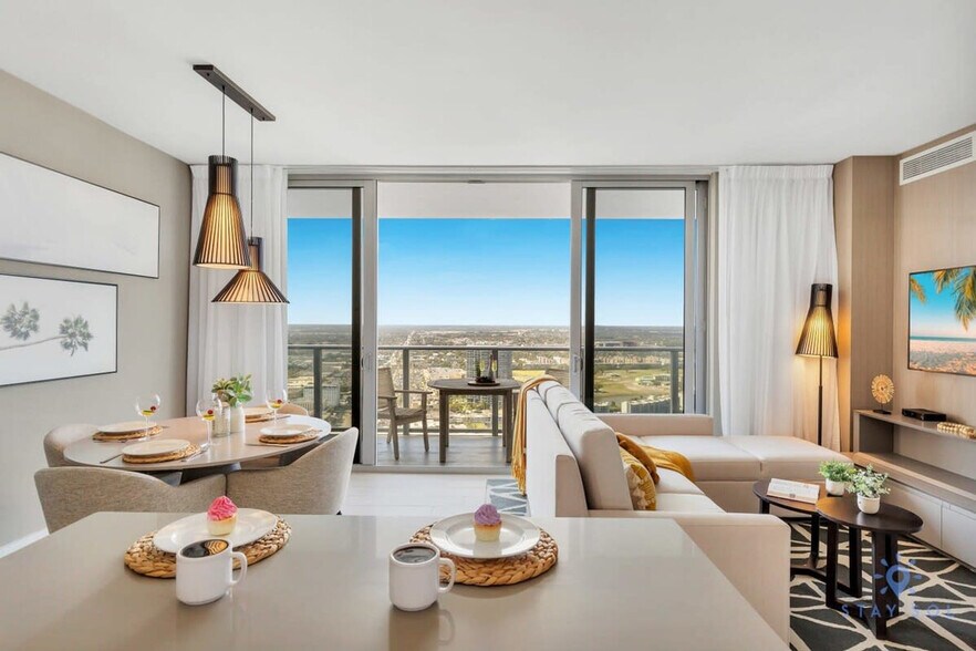 Building Photo - 4010 S Ocean Dr