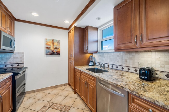 Building Photo - 2921 S Ocean Blvd