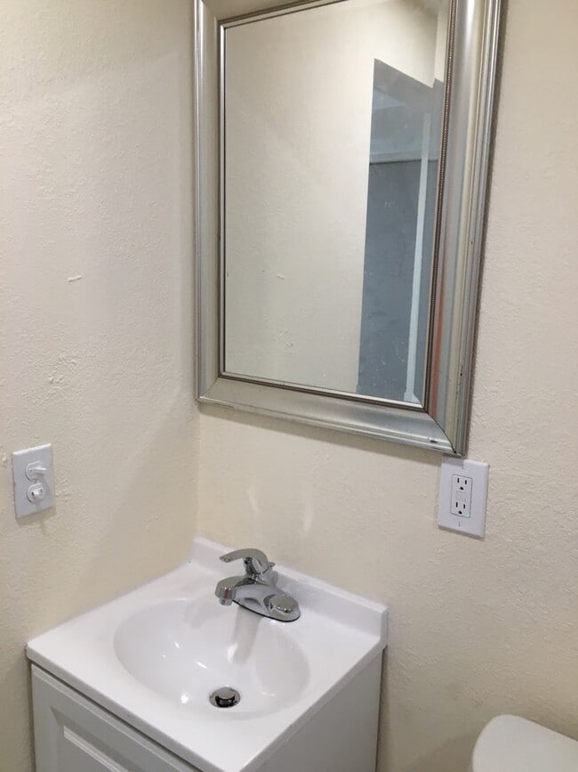 Building Photo - 1518 E Ellicott St