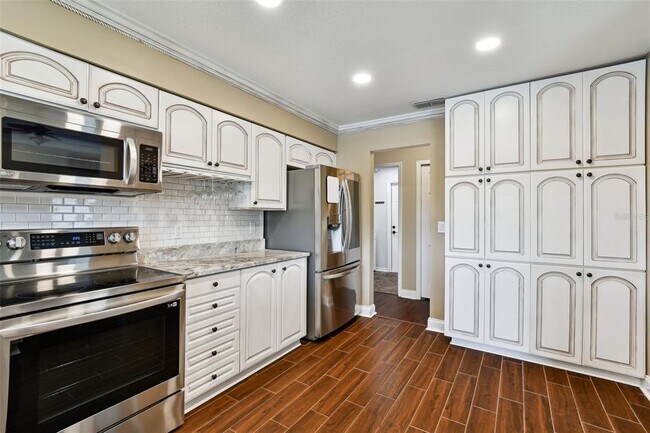 Building Photo - 17737 Esprit Dr