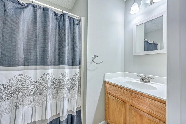 Building Photo - Spacious Living in Goose Creek