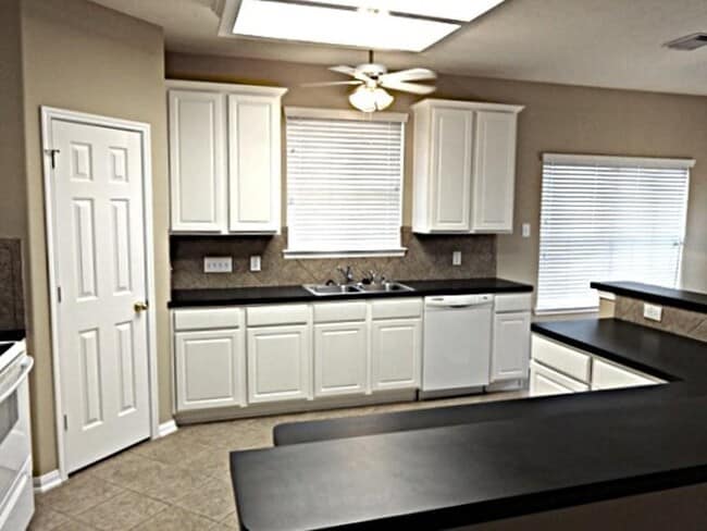 Building Photo - 3523 Pine Valley Dr