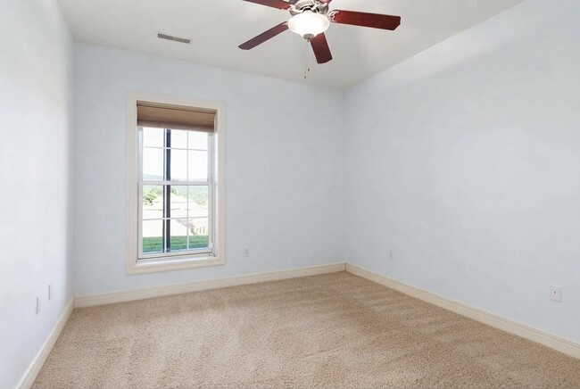 Building Photo - 185 Stoney Pointe Dr