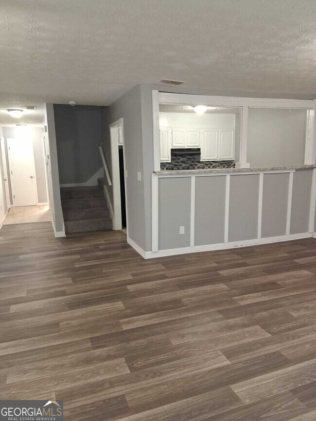 Building Photo - 2798 Country Ct SE