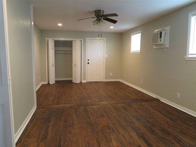 Building Photo - 5010 Walker St