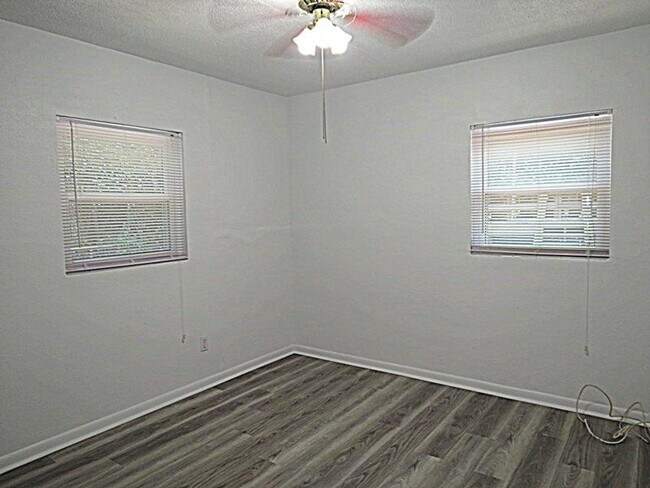 Building Photo - 1714 Hall Dr