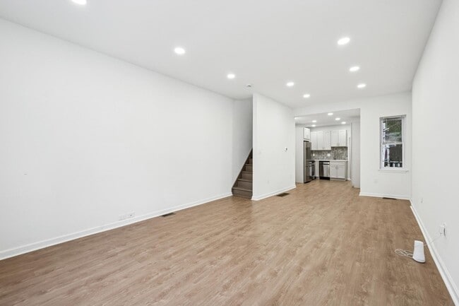 Building Photo - 2550 N Sartain St