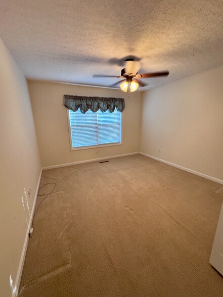 Building Photo - 406 Valley Greens Rd