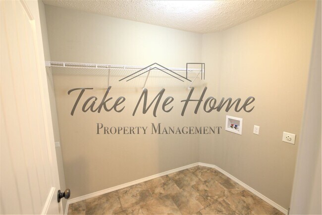Building Photo - 3 Bedroom in Ozark!