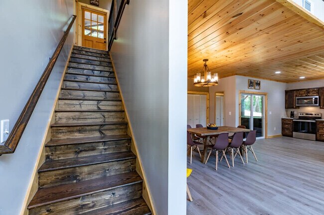 Building Photo - 43 Medina Ct